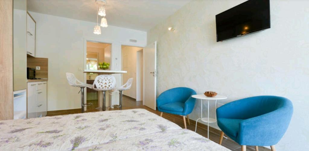 Lavender Apt. W. Balcony In Old Town Zara Esterno foto