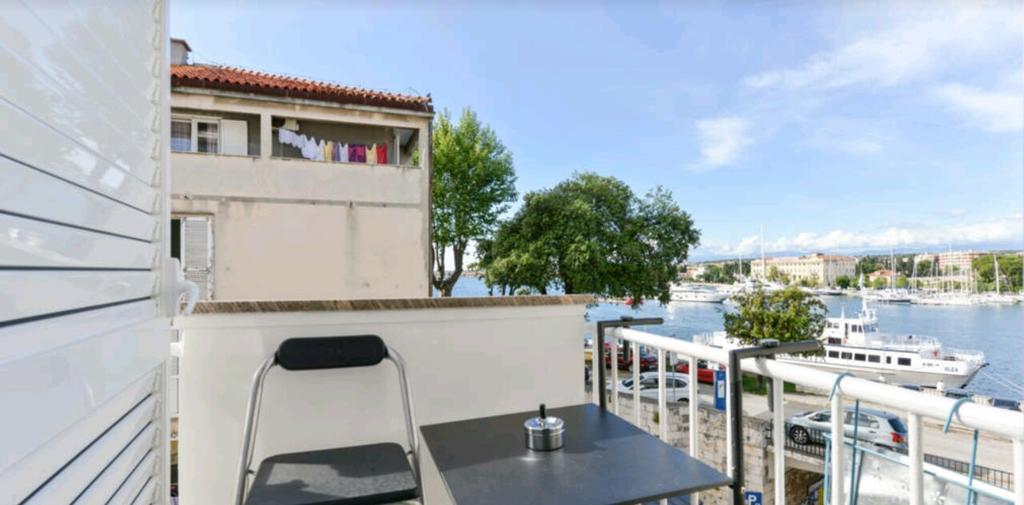 Lavender Apt. W. Balcony In Old Town Zara Esterno foto
